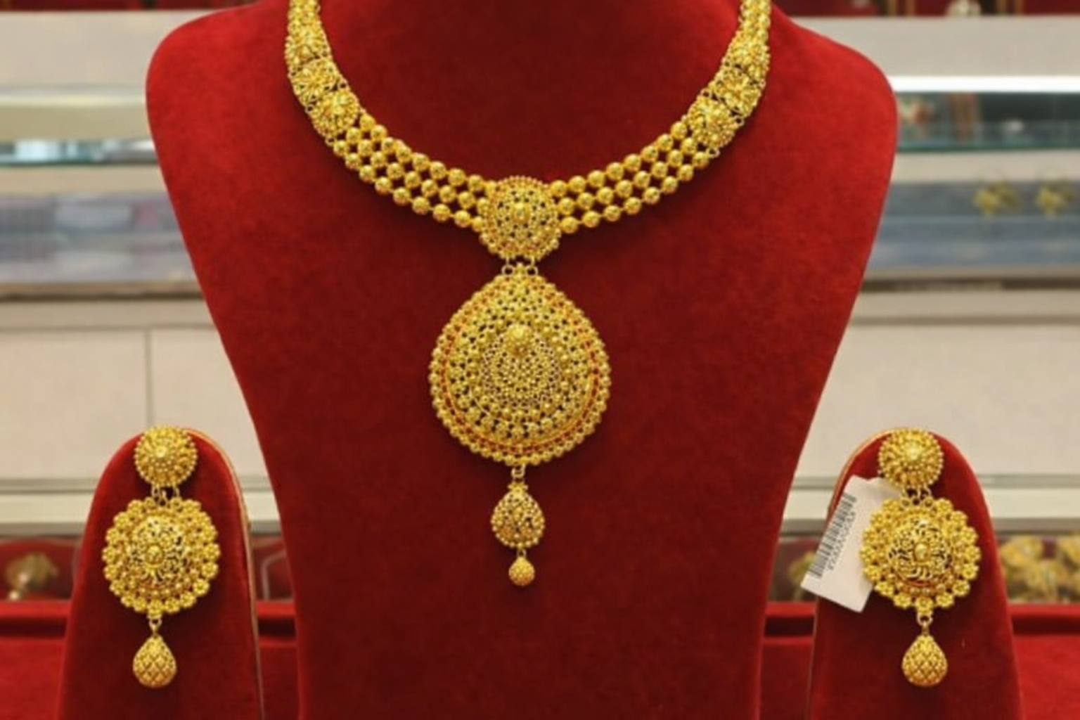 Traditional Nepali bridal gold jewelry set for weddings